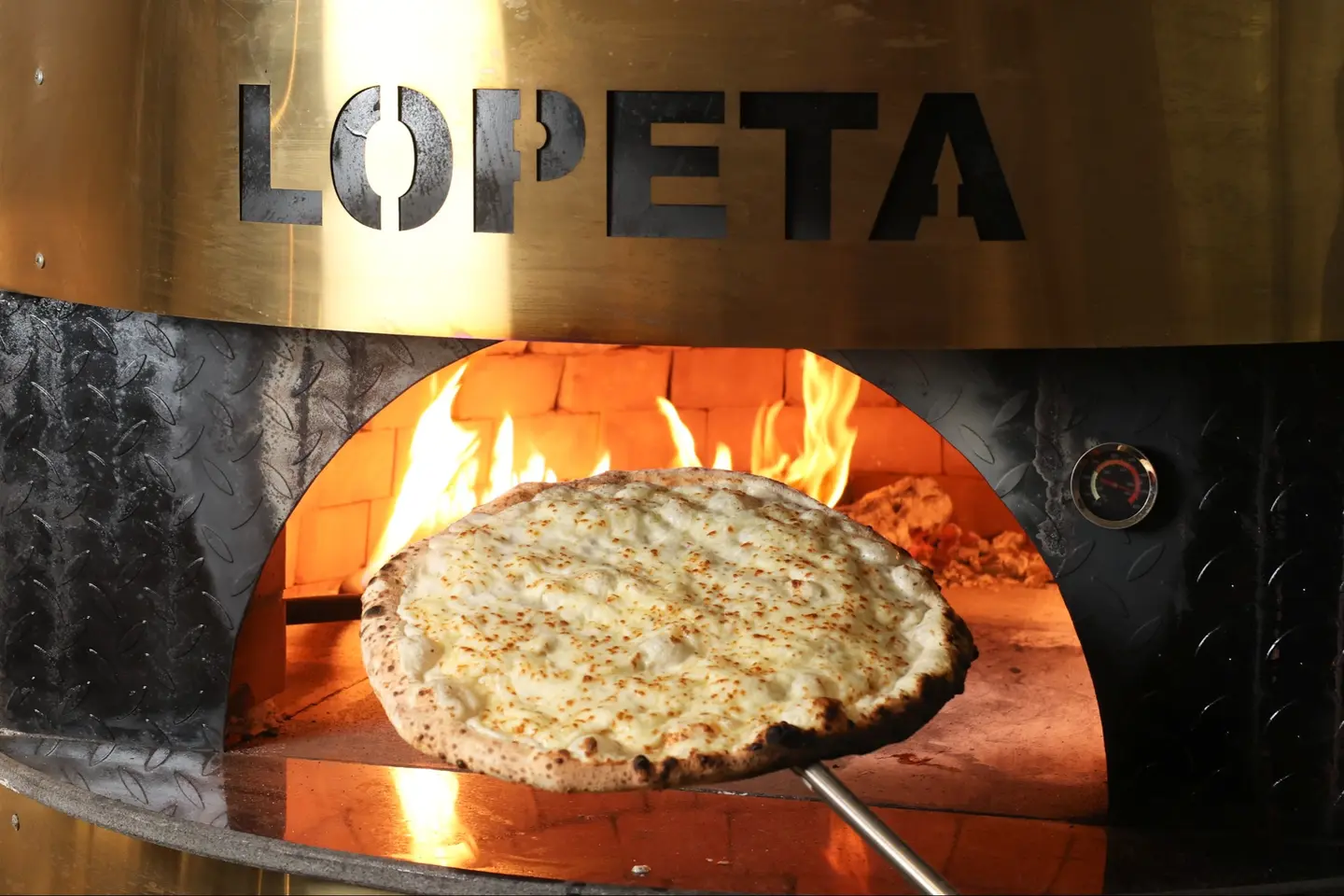 بيتزا بيانكانيفا - الكبير