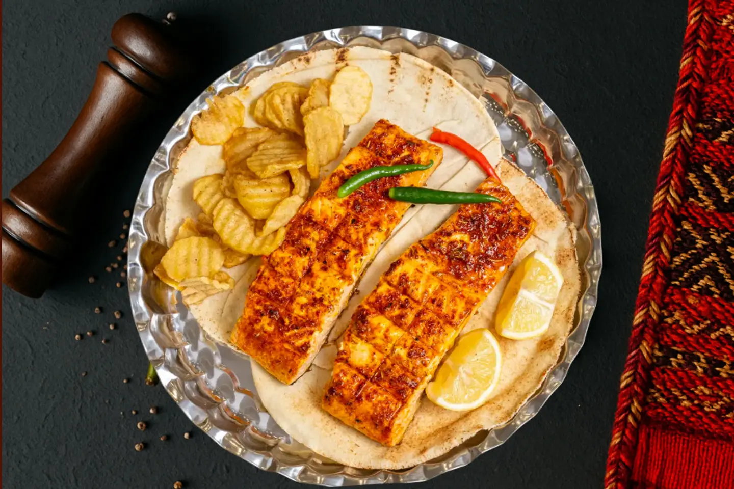 سمك سالمون بالفرن مع رز - 500 جرام