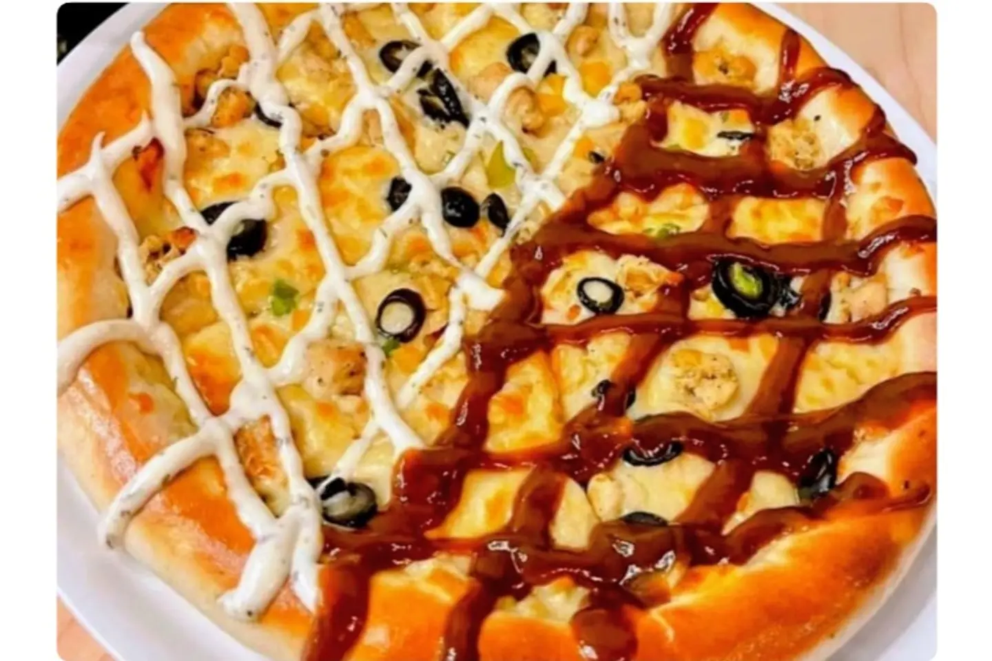بيتزا دجاج نص باربكيو ونص رانش - صغير
