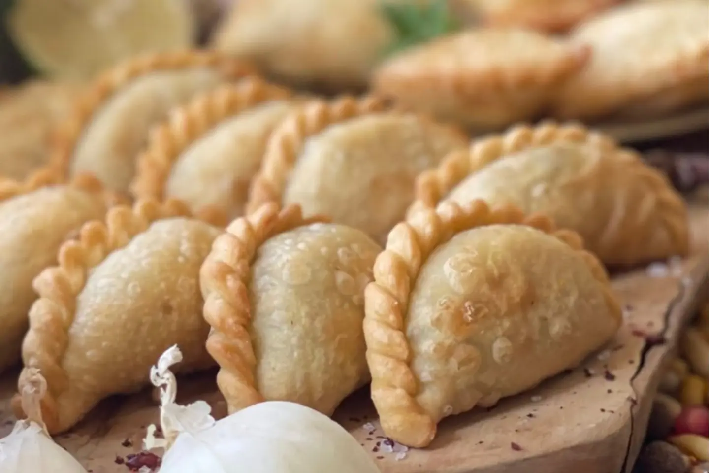 سمبوسة مظفرة جبنة شيدر - 10 قطع