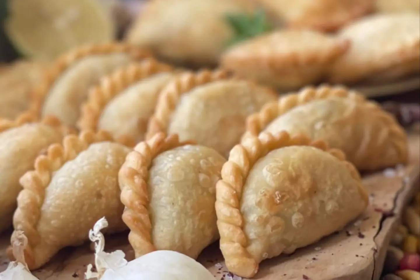 سمبوسة مظفرة جبنة سائلة - 10 قطع