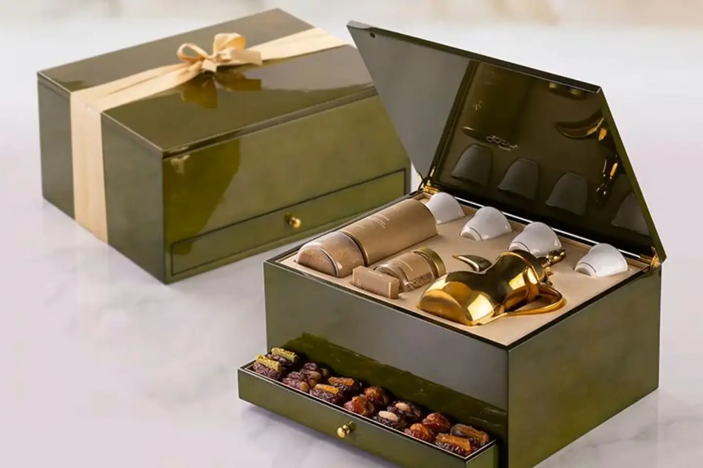 Green Wood Qahwa Set - Filled Dates
