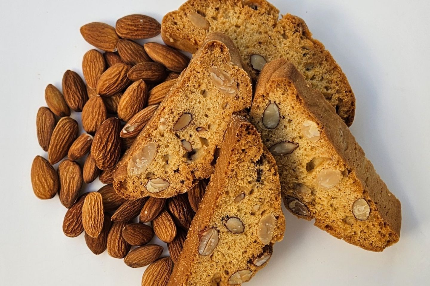 بسكاتي باللوز - نص كيلو