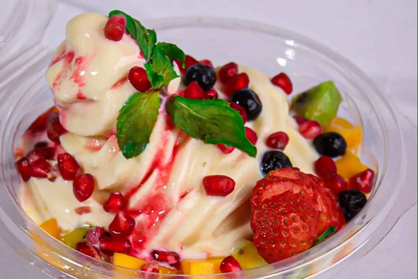 فروت سلطة ايس كريم مع عصير المانجو - كبير