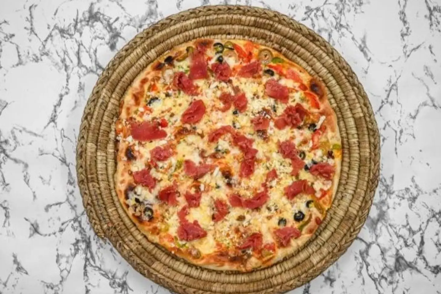 بيتزا بسطرمة - كبير