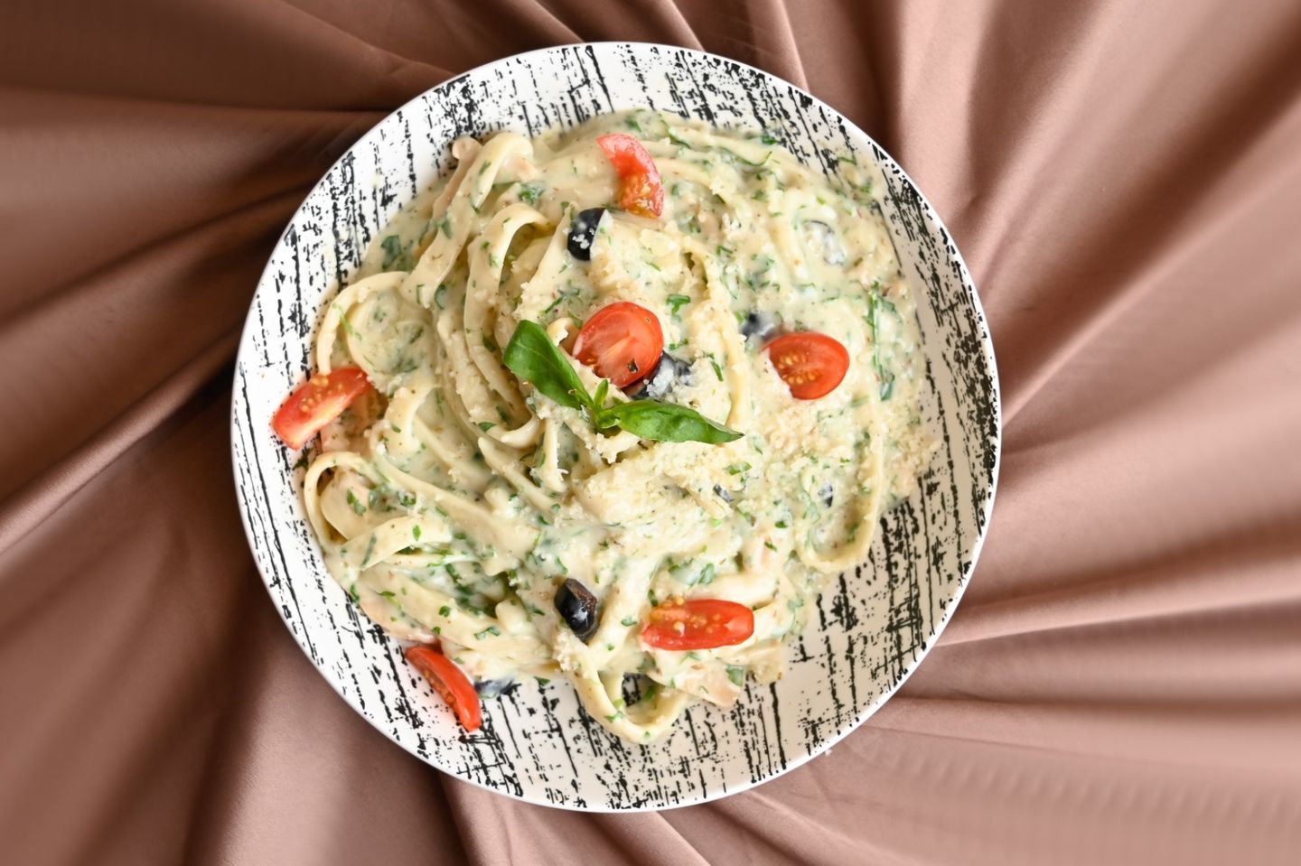 Fettuccine Pasta - Chickens