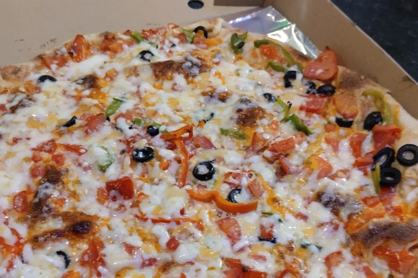 Roumi Cheese Pizza - Medium