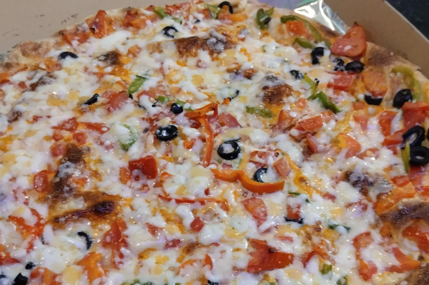 Cheese & Vegetable Pizza - Medium