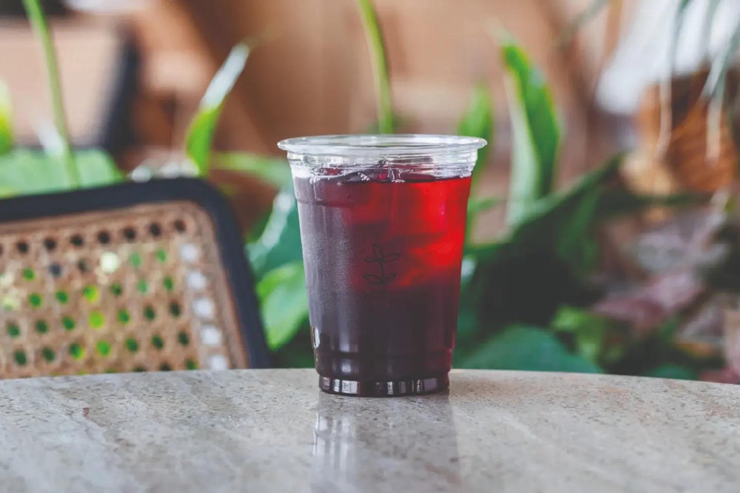 شاي مثلج بالخوخ والتوت - 8 اونصة