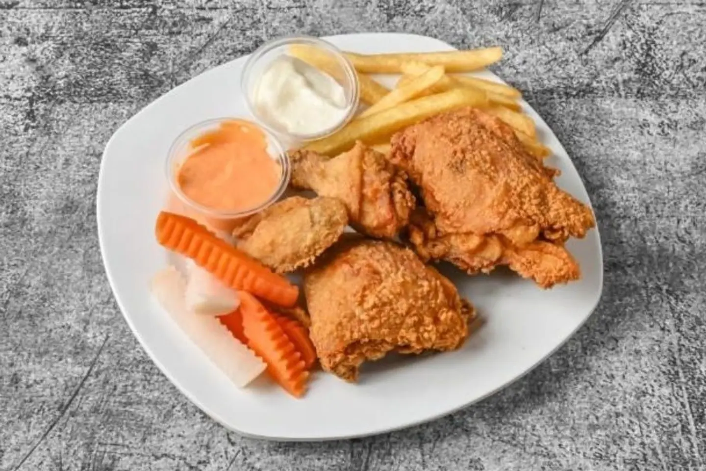 طبقين بروستد - واحد عادي واحد حراق