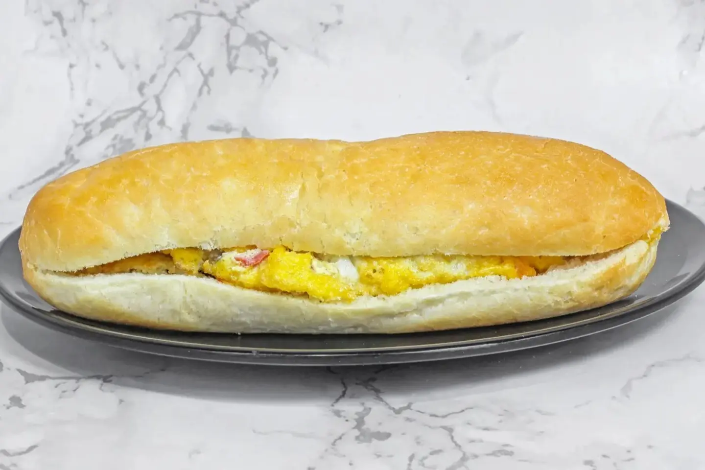 ساندوتش البيض المقلي  - مع جبن