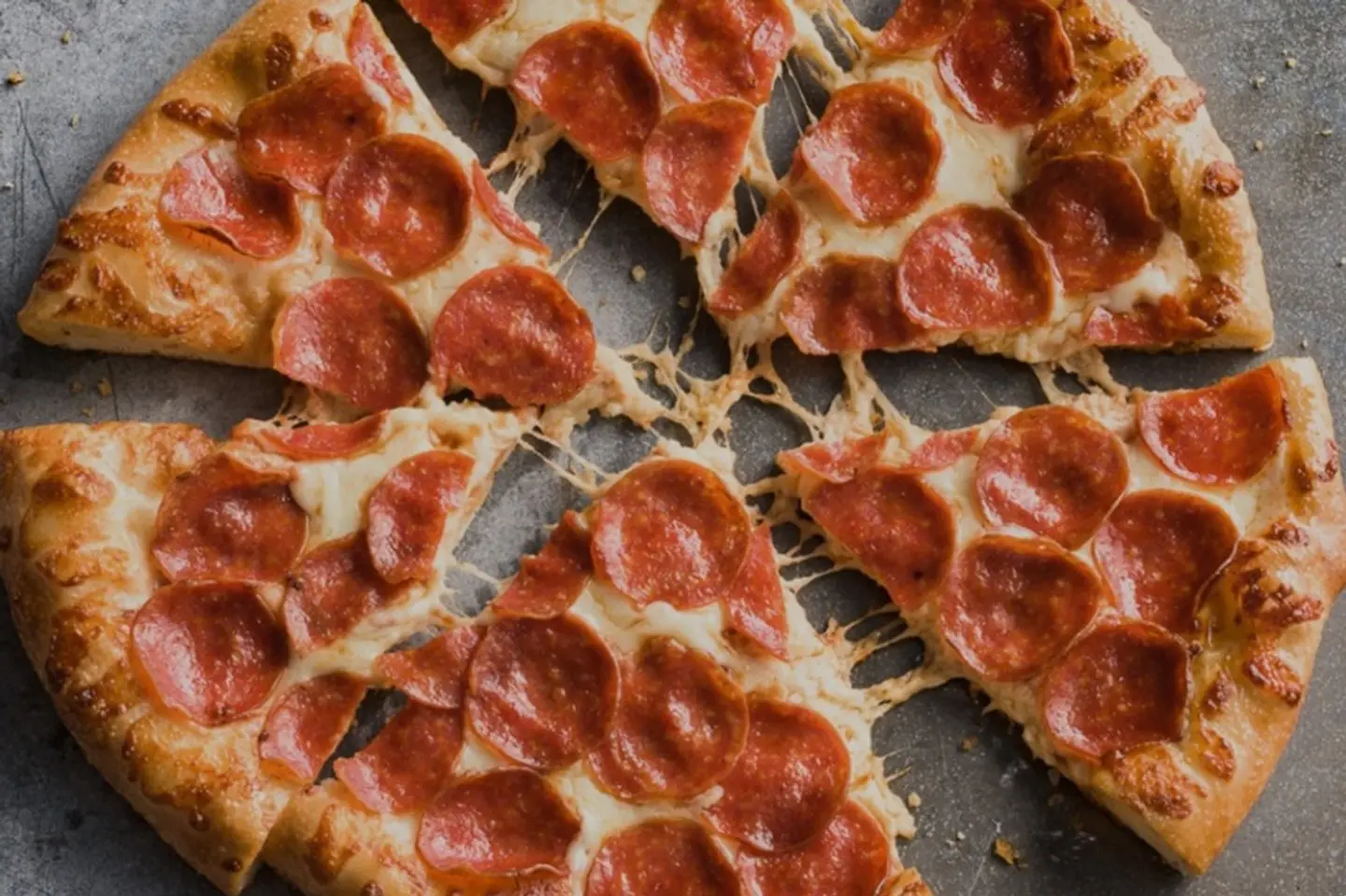 بيتزا بيبروني - صغير