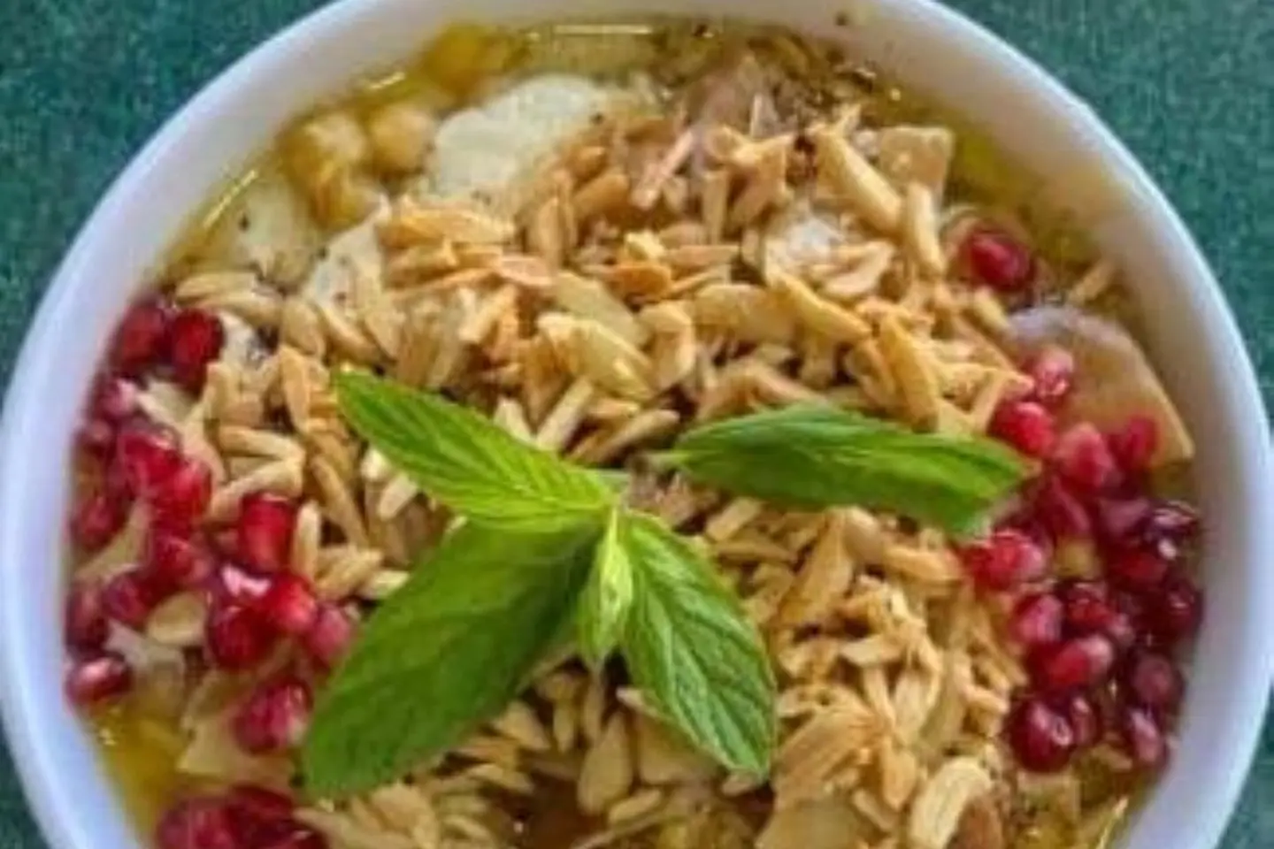 فتة حمص باللوز و زيت - صغير