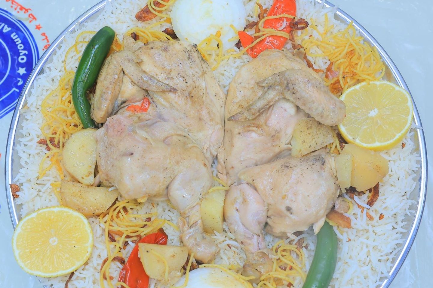 حبة دجاج كاملة مع رز بشاور - مندي