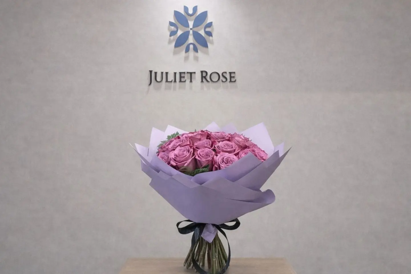 Hand Bouquet Of 20 Roses - Yellow