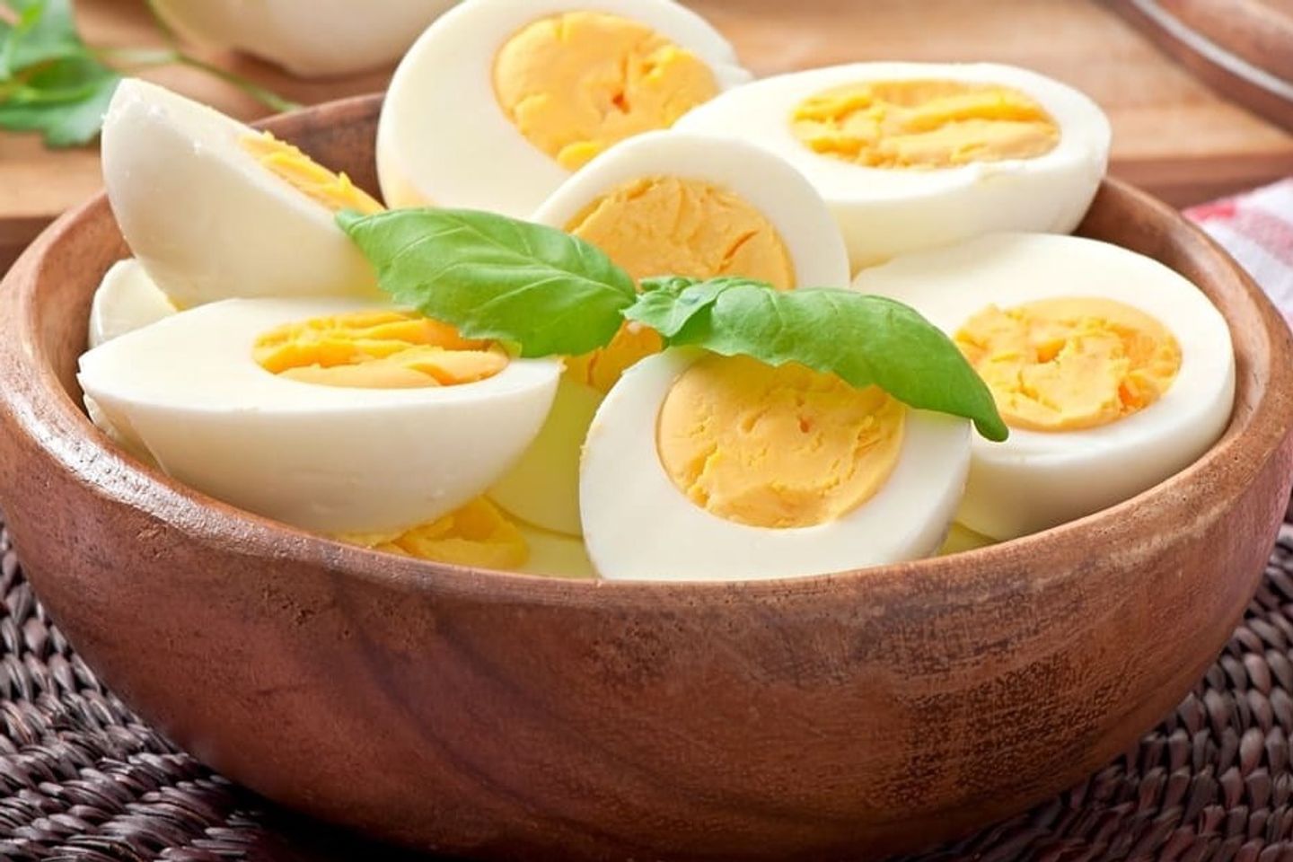 بيض مسلوق - بيض مسلوق وسط