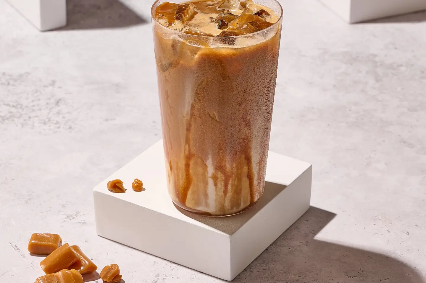 آيس كراميل ماكياتو - حجم وسط