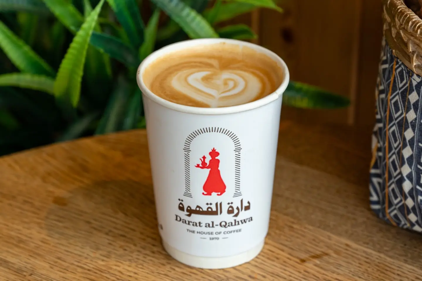 فلات وايت - وسط