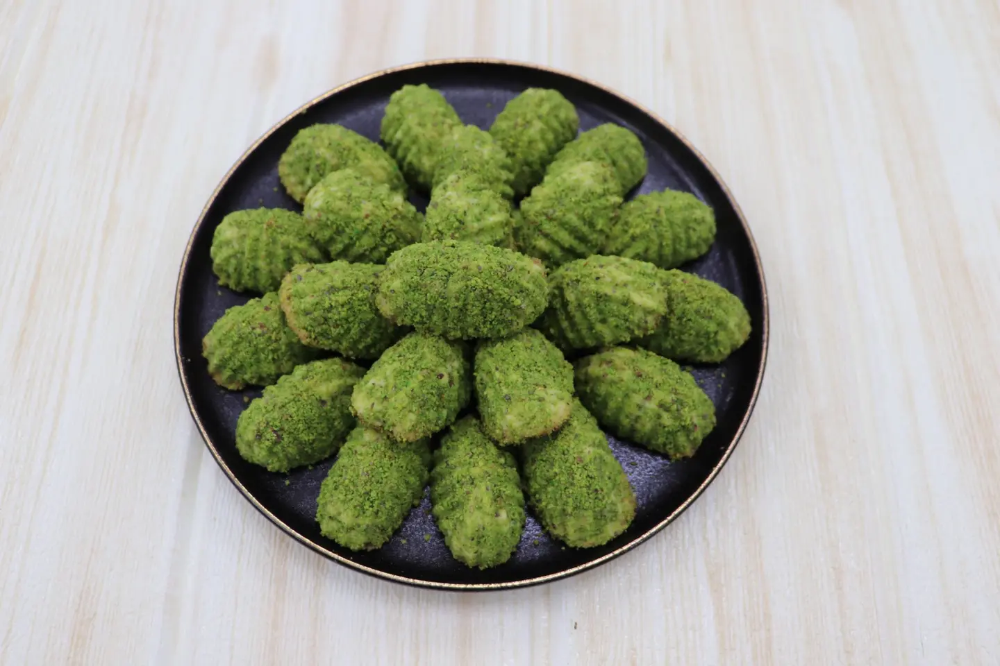Ma'moul Dates With Pistachio - 1 Kilo