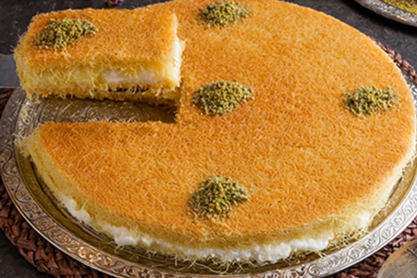 كنافة بين نارين قشطة - وسط