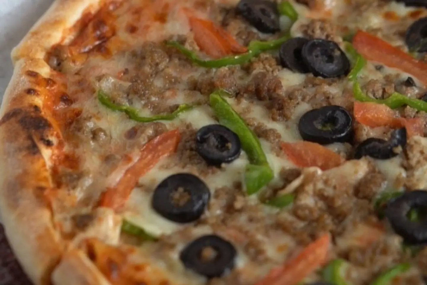 بيتزا باللحم - كبير