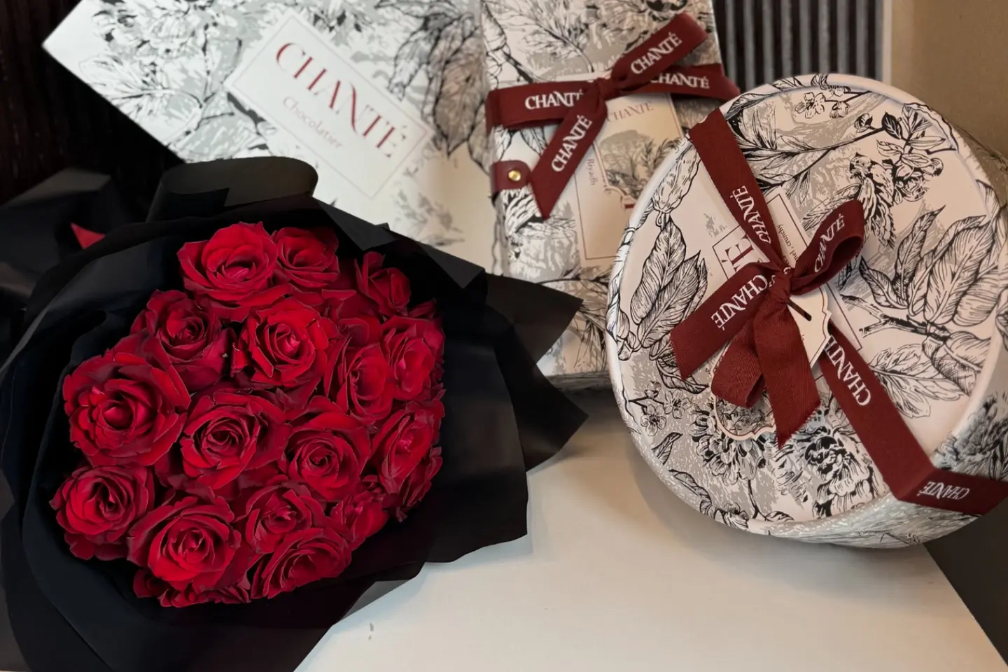 باقة ورد مع شوكلاتة شانتي - مكس شوكليت