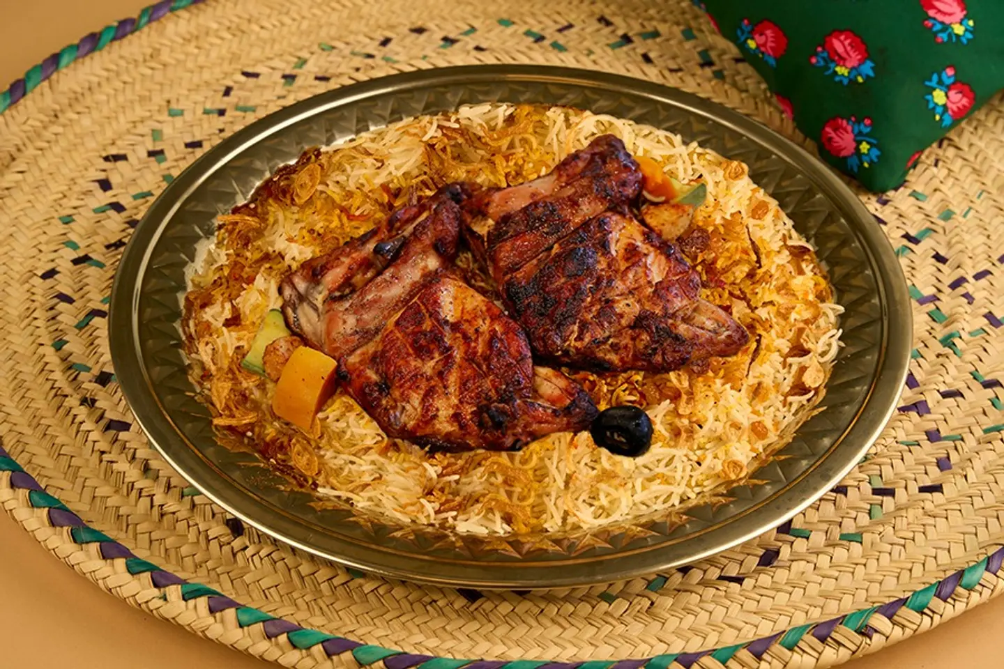 دجاج فحم مع الرز المشروك - نصف دجاجة