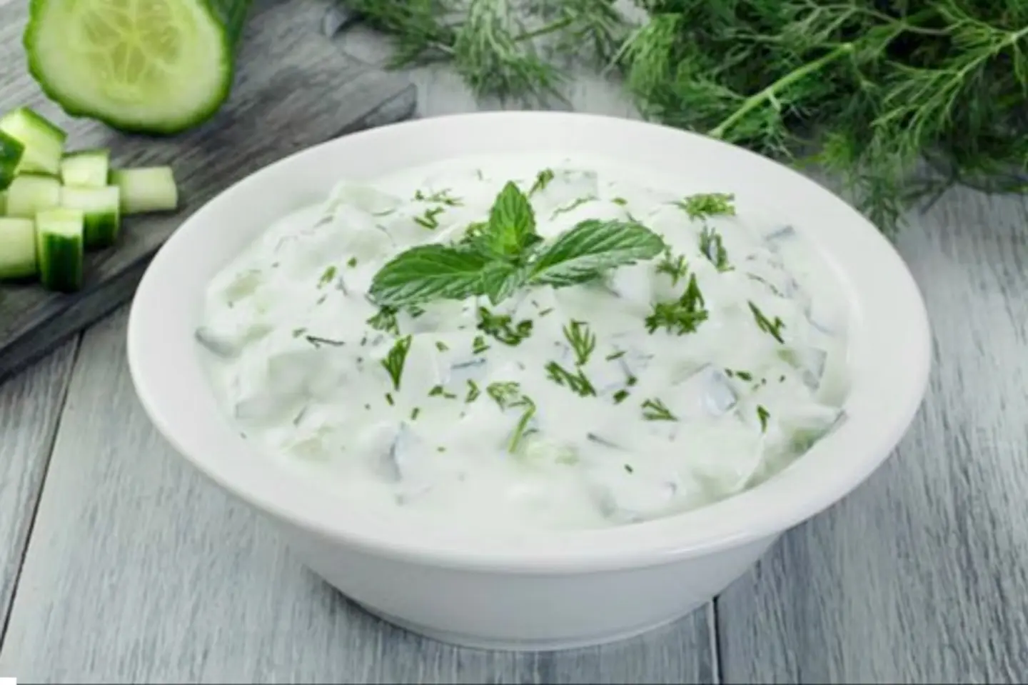 زبادي بالخيار - وسط