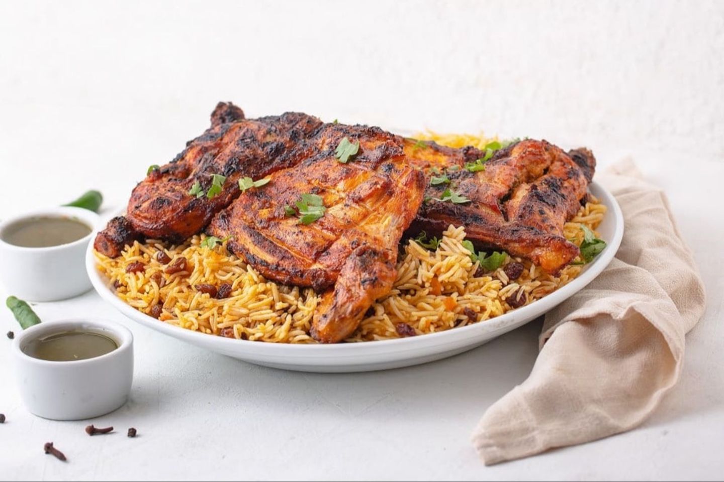 دجاج عالفحم مع الرز  - نص حبة دجاج