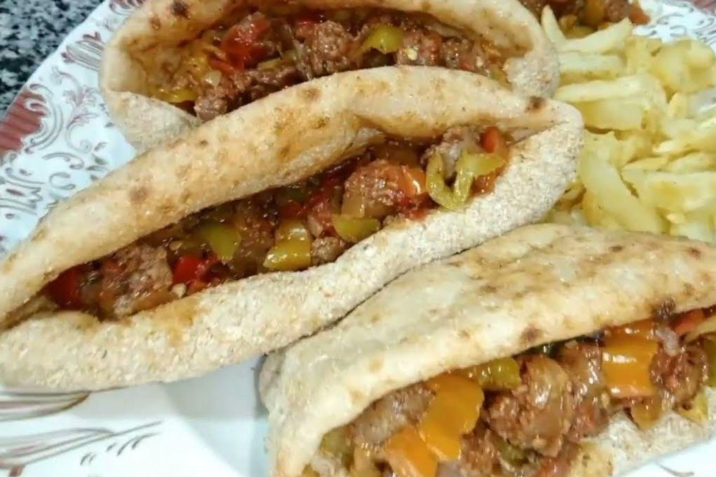 مكس كبدة اسكندراني وبانيه - ساندوتش