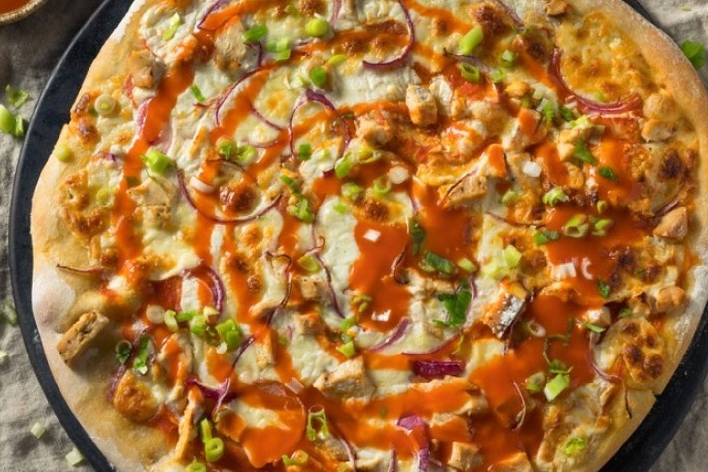 Spicy Buffalo Pizza - Spicy Buffalo Pizza