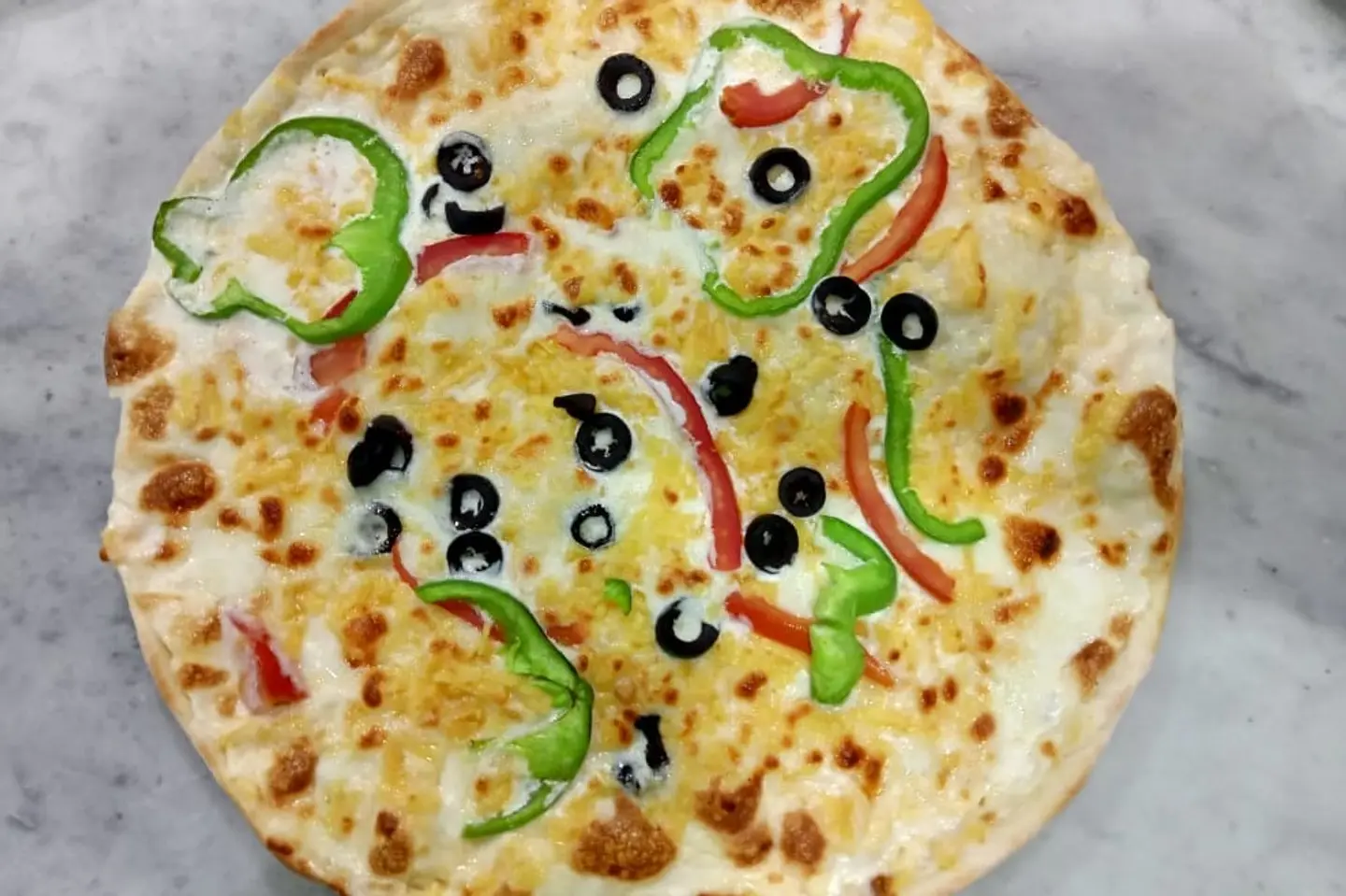 بيتزا أجبان مع الخضار - بيتزا أجبان مع الخضار-بيتزا أجبان مع الخضار صغير