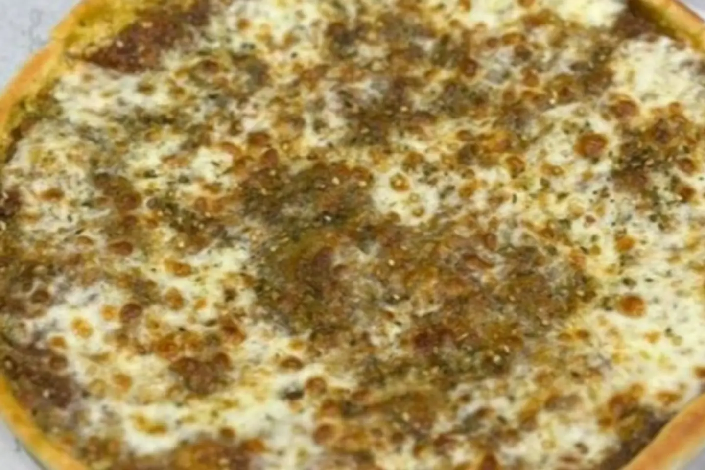 بيتزا أجبان بالزعتر - بيتزا أجبان بالزعتر-بيتزا أجبان بالزعتر صغير