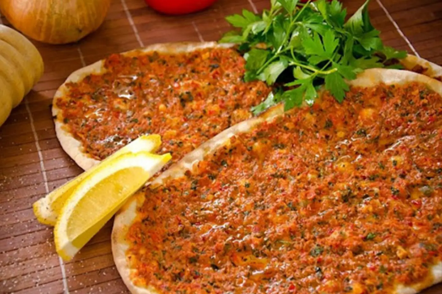 Lahm Bajin With Vegetables - Small Meat With Vegetables