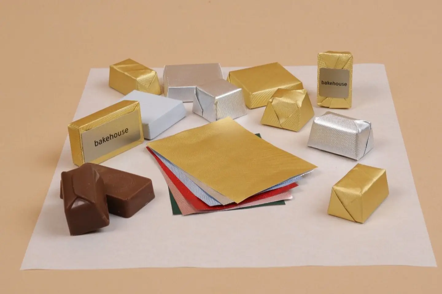 شوكولاتة بلجيكية فاخرة بحشوات مختلفة - مغلفة - نص كيلو