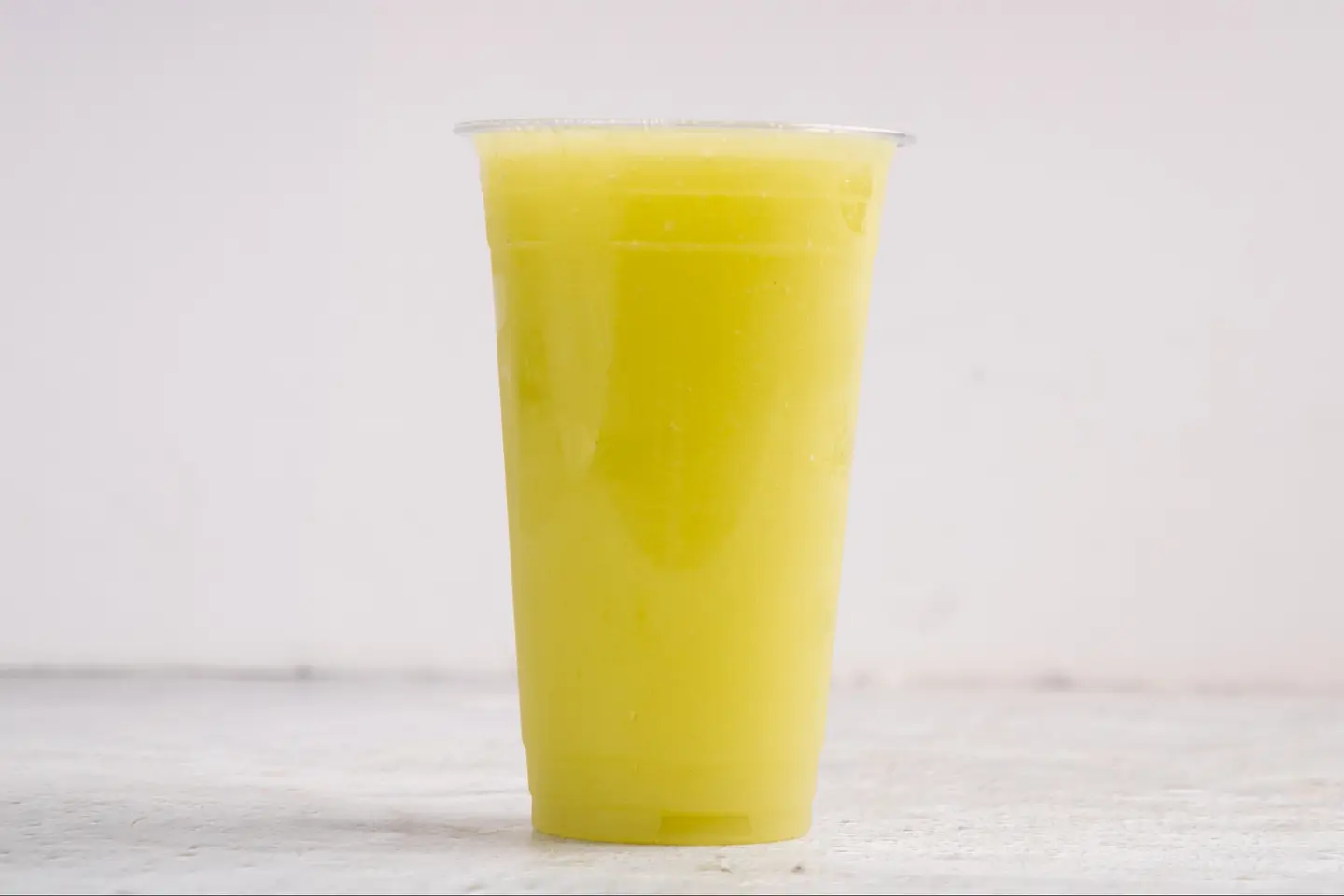 عصير تفاح أخضر - كاس وسط