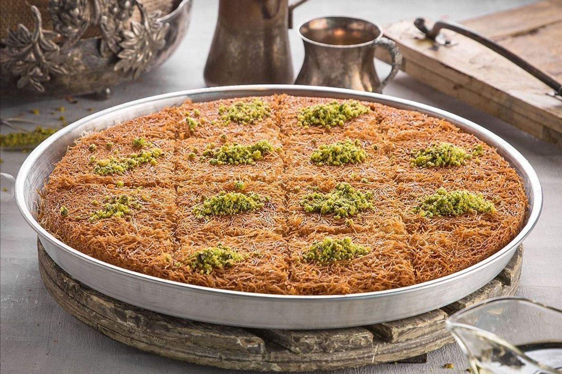 كنافة بين نارين - بالقشطة الطازجة  - وسط