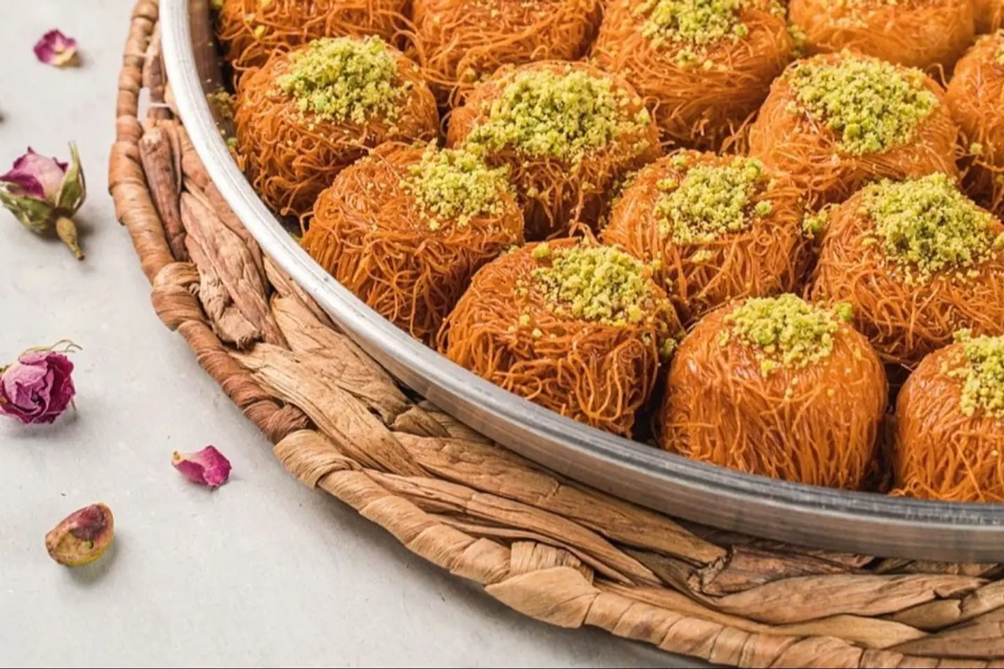 لقمة الكنفاني- بالجبنة النابلسية  - وسط