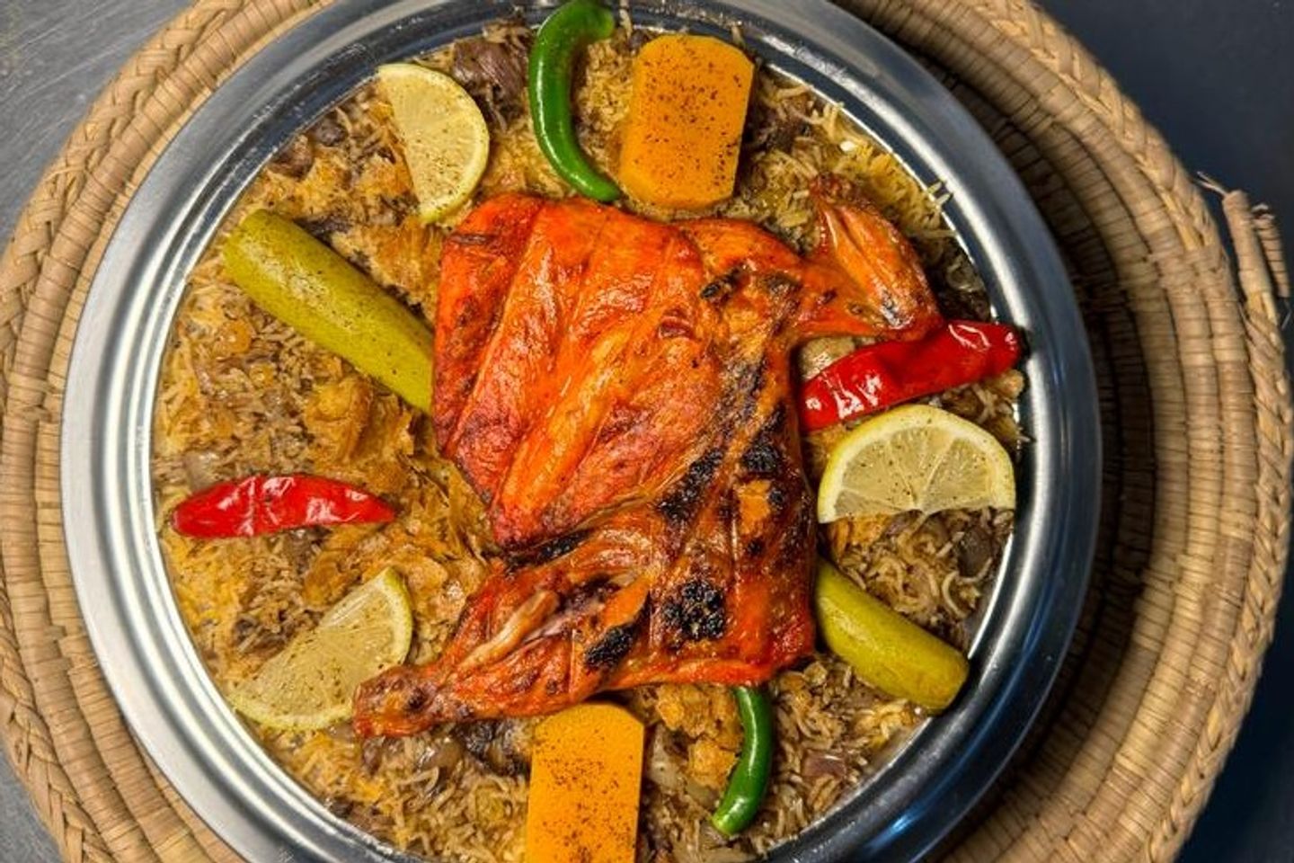 نصف  دجاجه  فحم مع الارز  - بشاور