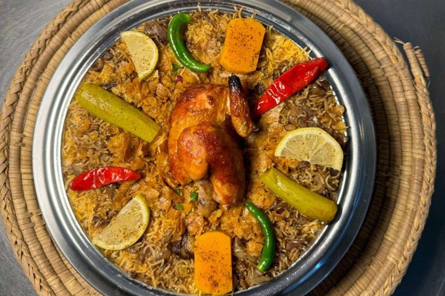 نصف دجاجه   شواية  مع الارز  - بشاور