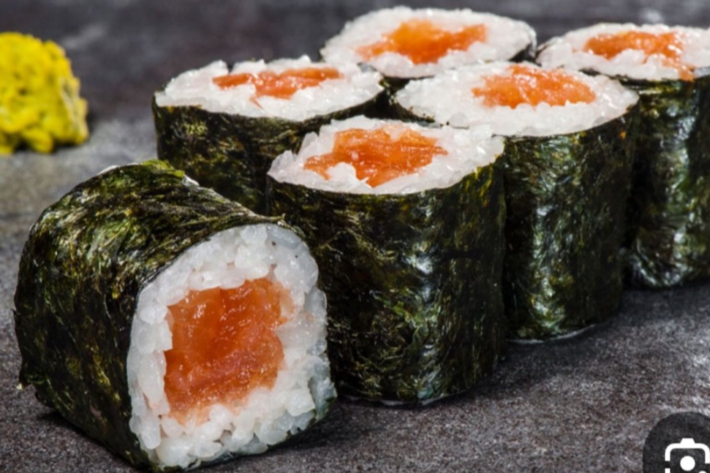 Salmon Maki Roll - 4 Piece
