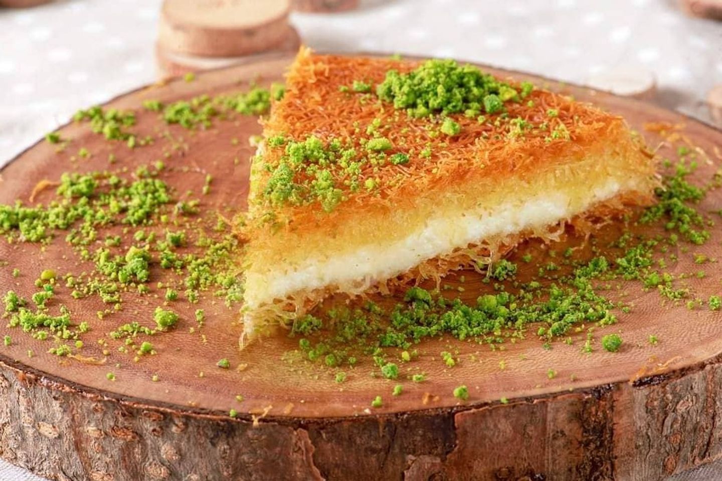 بين نارين الكنفاني بالجبنة - وسط