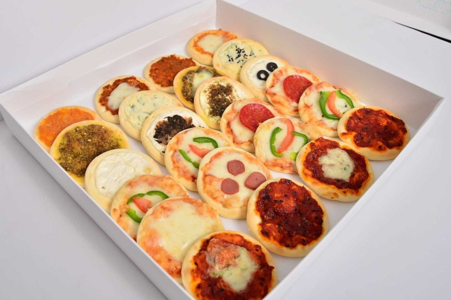 Mini Fatayer 24 Piece - 24 Pieces