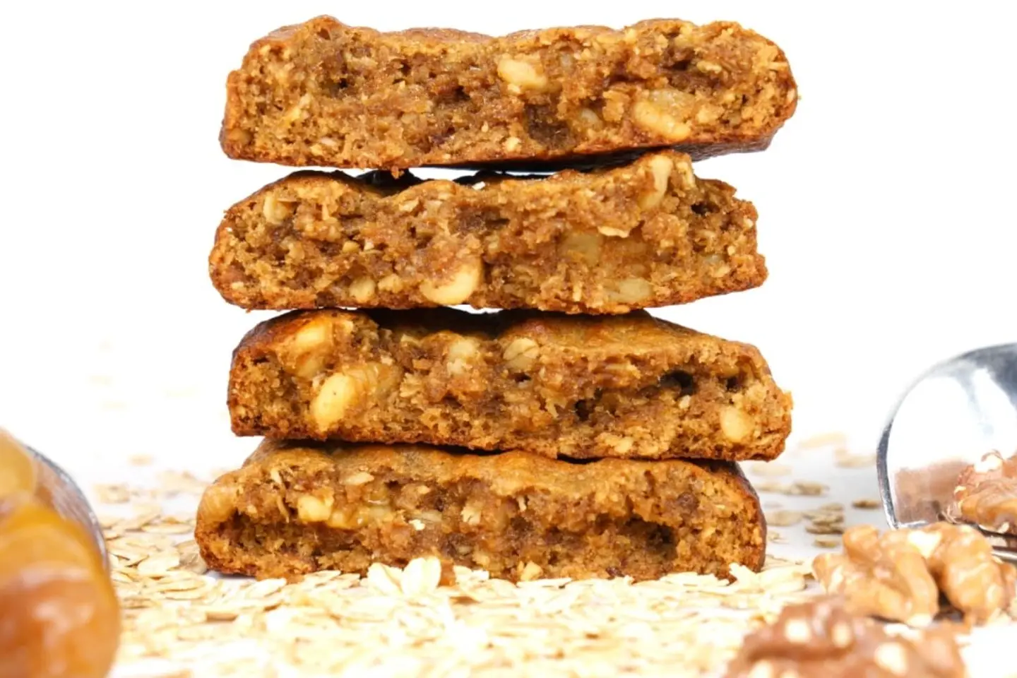 Oats, Dates & Walnut - 4 Pcs Cookie Box