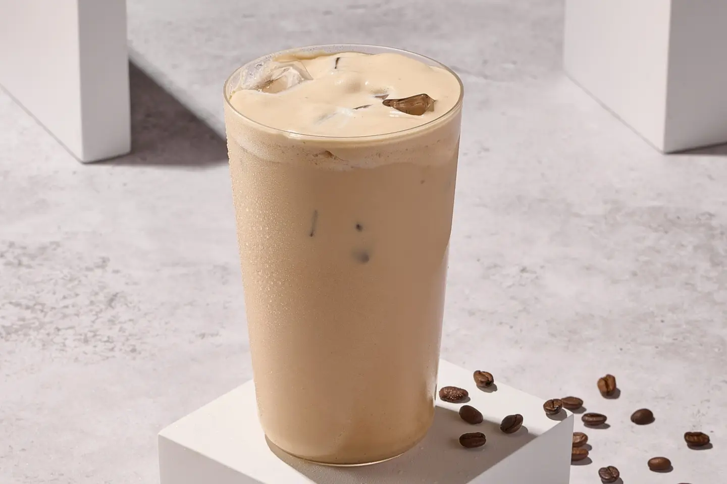 لونج شوت آيس شيكن وايت موكا - وسط