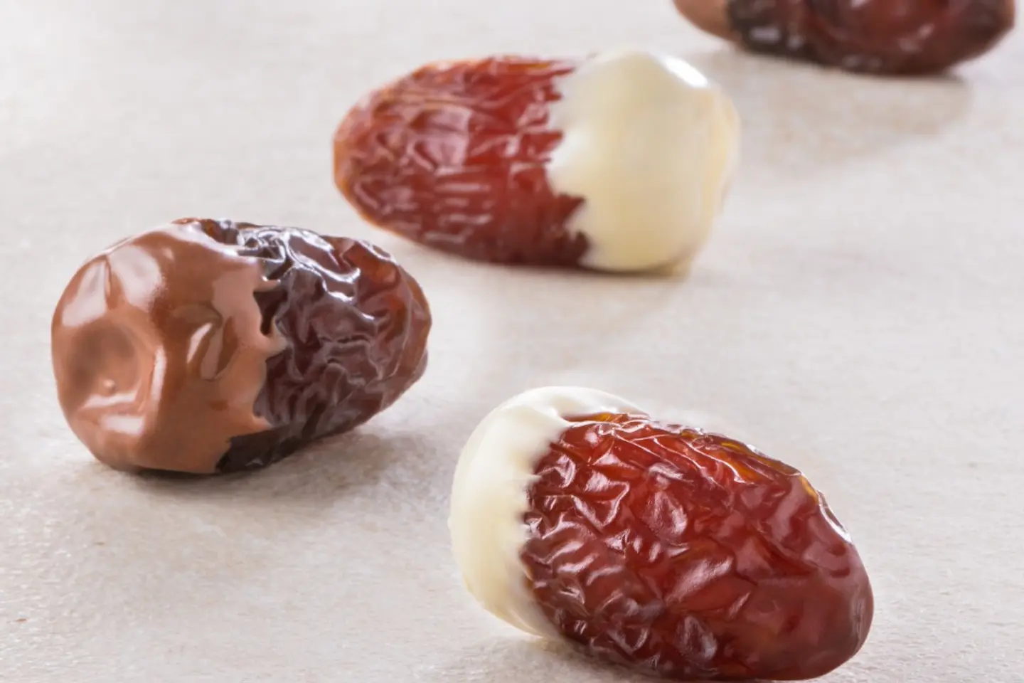 Date Dipped Chocolate - Medium 500gm