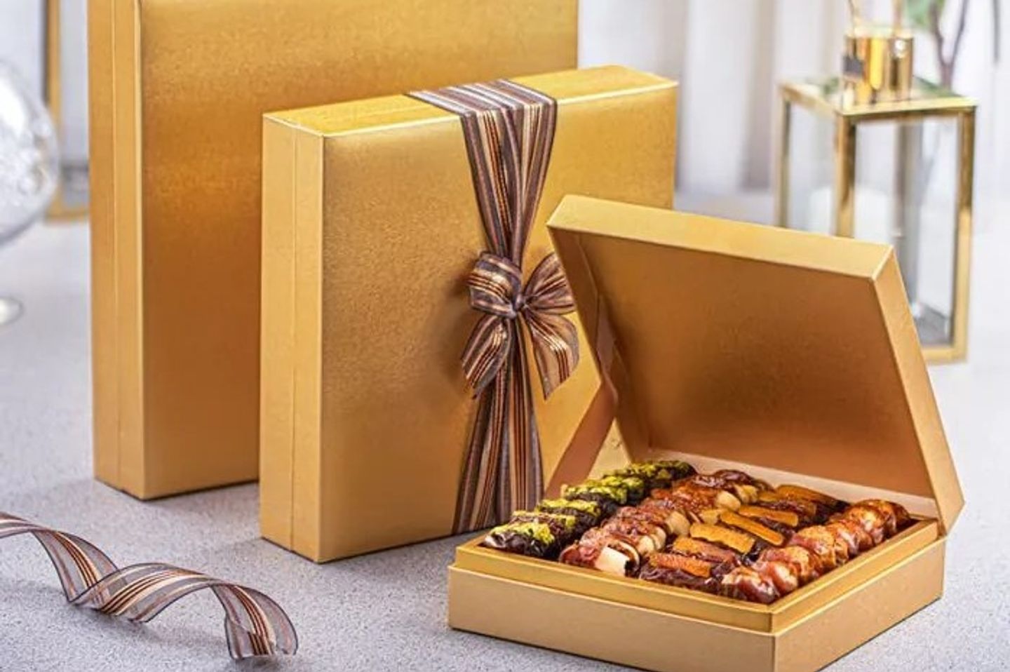 Roberto Collection - Assorted Date Large 2kg