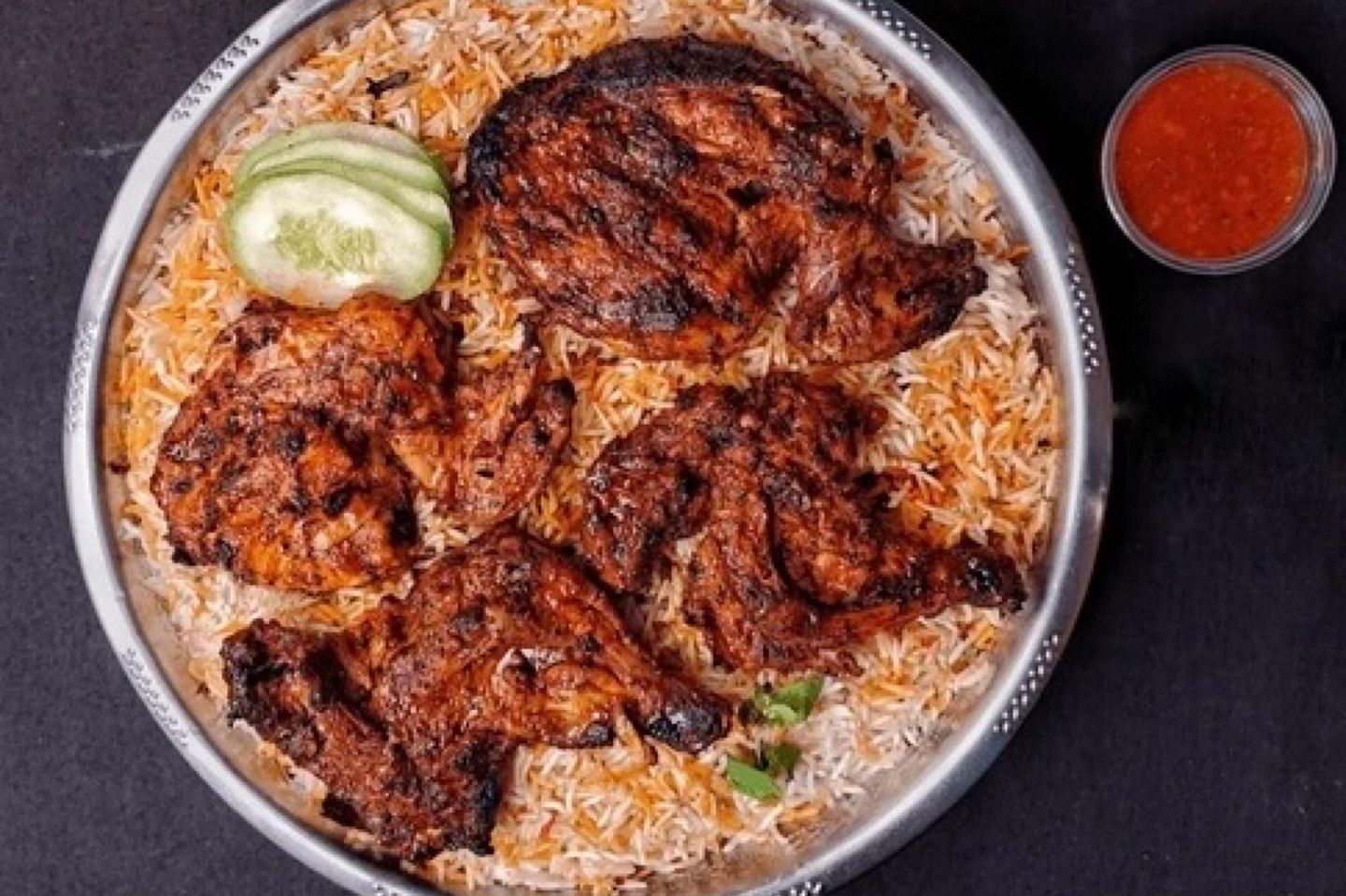 دجاجة كاملة على الفحم مع الأرز - أرز بخاري