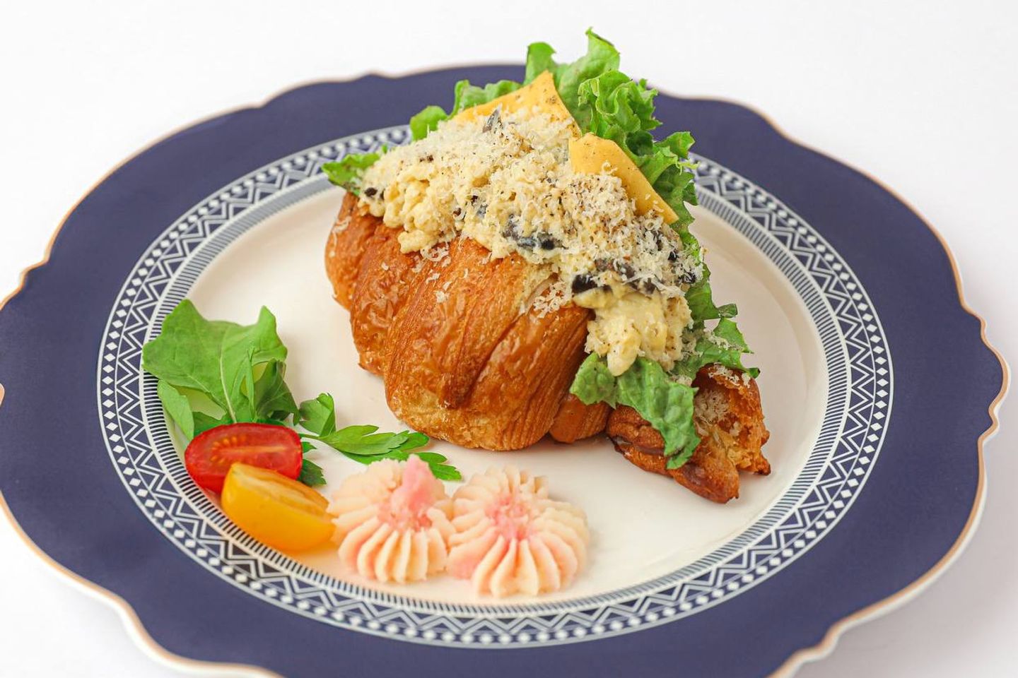 Croissant/Brioche Scrambled Eggs With Mushrooms - Croissant