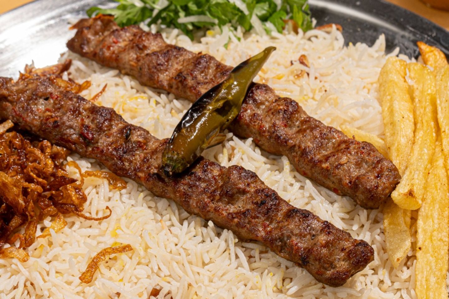 سيخين مشاوي مع الرز - سيخين أوصال اللحم مع الرز